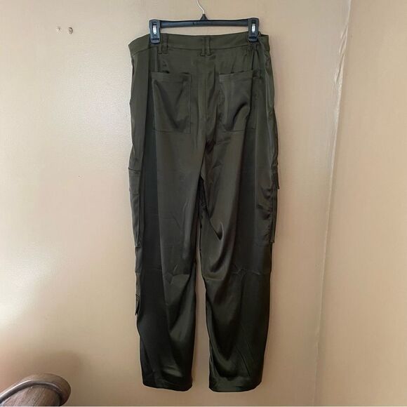 NWT REMI x REVOLVE Sydney Cargo Pant Dark Green satin finish wide leg plus 1X - Picture 9 of 11